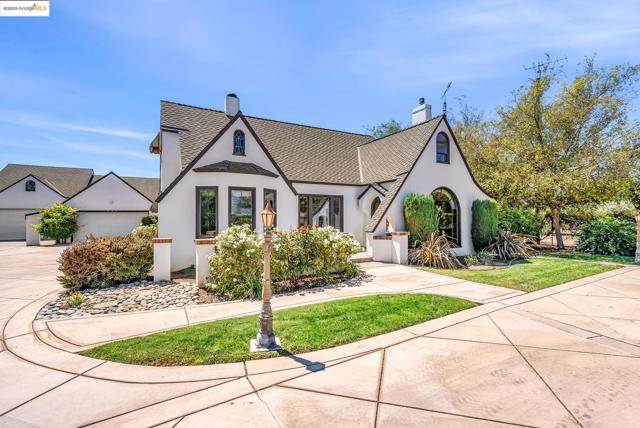11081 BRENTWOOD BLVD., Brentwood CA: https://media.crmls.org/mediaz/5598ce7c-ea32-4c50-aa8f-a50c118901f0.jpg