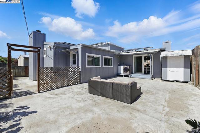 232 Longford Dr, South San Francisco CA: https://media.crmls.org/mediaz/55990a83-210a-4055-bc02-4e100ddaff5a.jpg