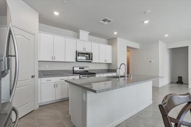 2051 Rosewood Drive, Hollister CA: https://media.crmls.org/mediaz/5599725d-f87c-4d6b-a808-3519c20ba424.jpg