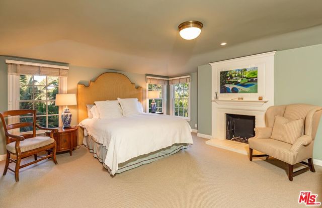 685 Elkins Road, Los Angeles CA: https://media.crmls.org/mediaz/55998687-7f49-44a2-b703-52a5ca5b5149.jpg