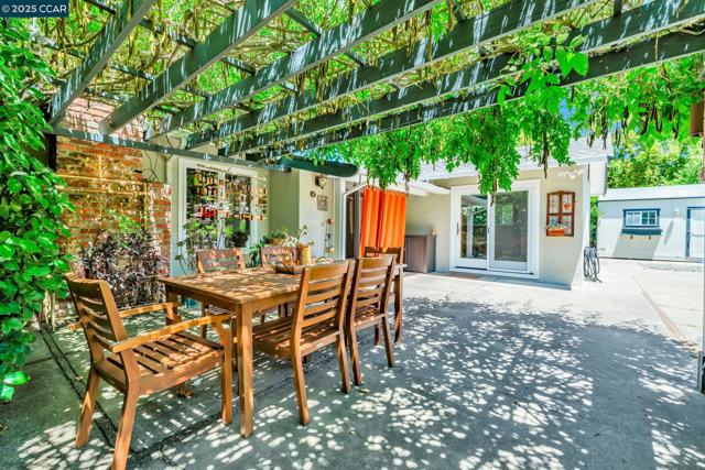 49 Terra Bella Dr, Walnut Creek CA: https://media.crmls.org/mediaz/559a112e-9f3f-4a31-8acf-142ae043a0bd.jpg