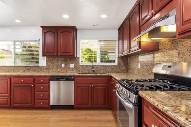 12216 Riesling Ct, San Diego CA: https://media.crmls.org/mediaz/559a2290-d491-4494-8b99-509788959a5c.jpg