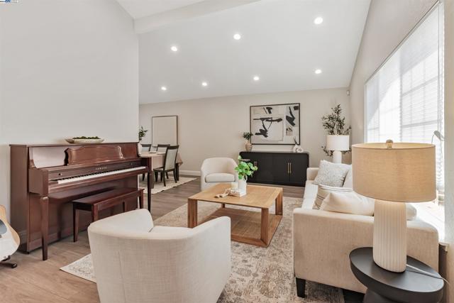 597 Singley Dr, Milpitas CA: https://media.crmls.org/mediaz/559a5f76-24dd-416d-8e40-df0c227e88c9.jpg