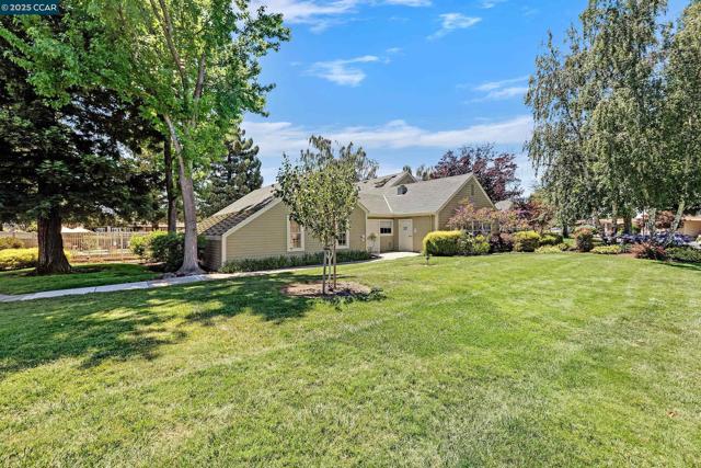 1474 Wakefield Dr, Hayward CA: https://media.crmls.org/mediaz/559aa326-3c27-48a1-92c4-d76ccfd7bd40.jpg