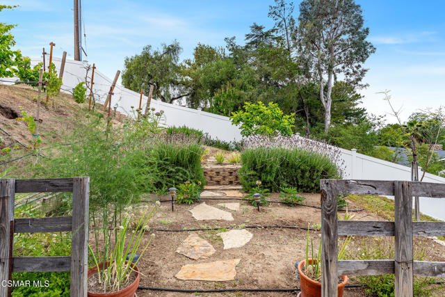 566 Rancho Road, Thousand Oaks CA: https://media.crmls.org/mediaz/559ab7ec-ec2f-40b3-abec-a0f3230aa995.jpg