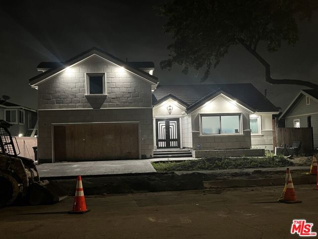 9833 N Palm Street, Bellflower CA: https://media.crmls.org/mediaz/559aed92-e1b3-4e61-a045-8582560f9549.jpg