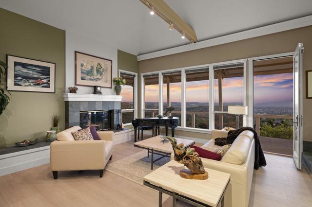 Detail Gallery Image 5 of 34 For 14645 High Valley Rd, Poway,  CA 92064 - 3 Beds | 2/1 Baths