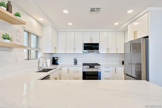 3537 Ocean Front Walk, San Diego CA: https://media.crmls.org/mediaz/559b5ab3-5810-49a7-8bf1-5f343fc32a81.jpg