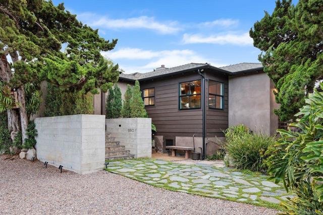 860 Nardo Road, Encinitas CA: https://media.crmls.org/mediaz/559b621f-9dd0-4446-93ae-19e6350f4c6d.jpg