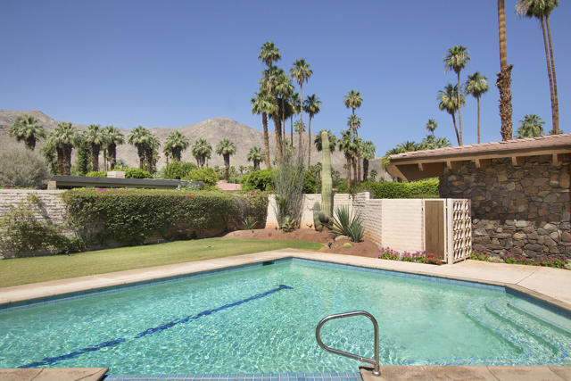 Image 6 of 63 For 70796 Fairway Drive
