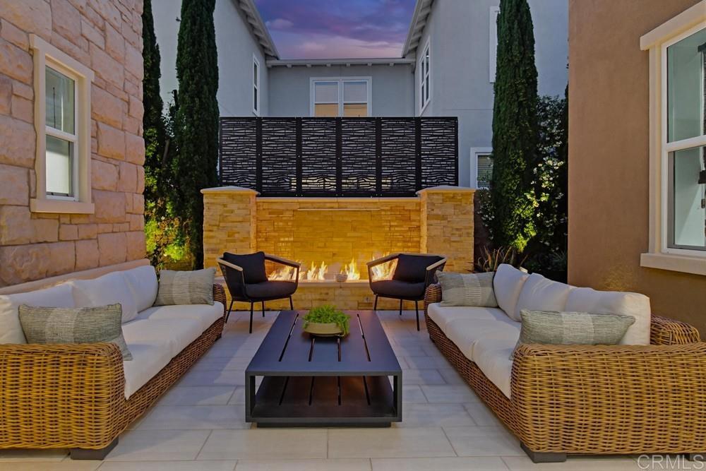 https://media.crmls.org/mediaz/559c59da-029f-4d72-9484-88aef6999d26.jpg?preset=X-Large