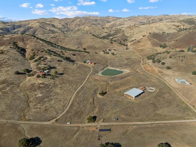 20101 Panoche Road, Paicines CA: https://media.crmls.org/mediaz/559c60f1-9dd1-4154-a576-4488371abed5.jpg