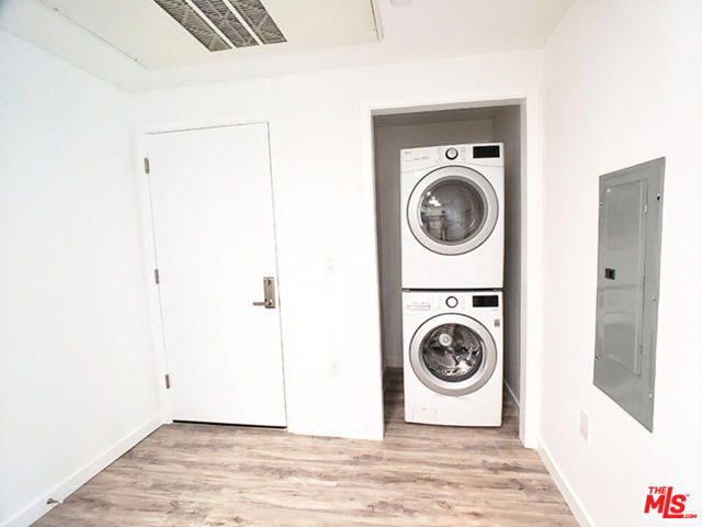 1229 S Kingsley Drive, Los Angeles CA: https://media.crmls.org/mediaz/559ca29f-e8f7-4b1d-a44a-967b710ca136.jpg