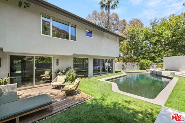 7712 Chandelle Place, Los Angeles CA: https://media.crmls.org/mediaz/559ca331-2d08-43f9-a980-1539146da275.jpg
