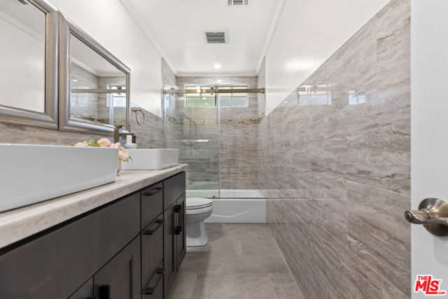 8557 Norwich Avenue, North Hills CA: https://media.crmls.org/mediaz/559d1851-52a8-4e43-b01d-233cc2f8ee97.jpg