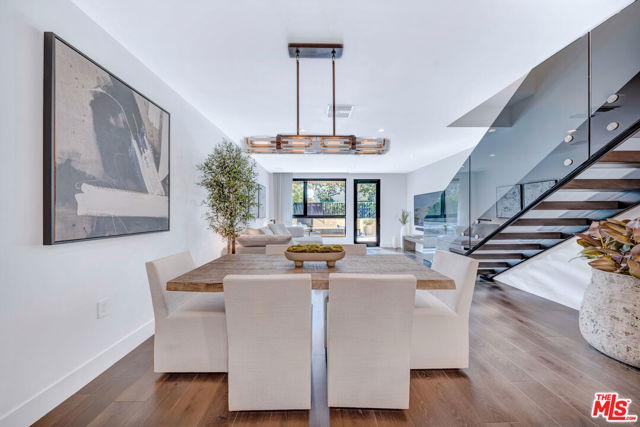 724 N Croft Avenue, Los Angeles CA: https://media.crmls.org/mediaz/559d1aea-61f9-4a9f-a20c-d9393a505959.jpg