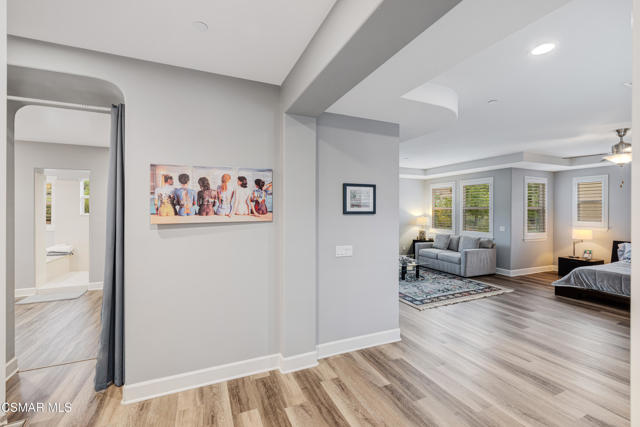 6923 Ridgemark Court, Moorpark CA: https://media.crmls.org/mediaz/559d51a0-2e3a-4e54-a3a8-79f370730ded.jpg