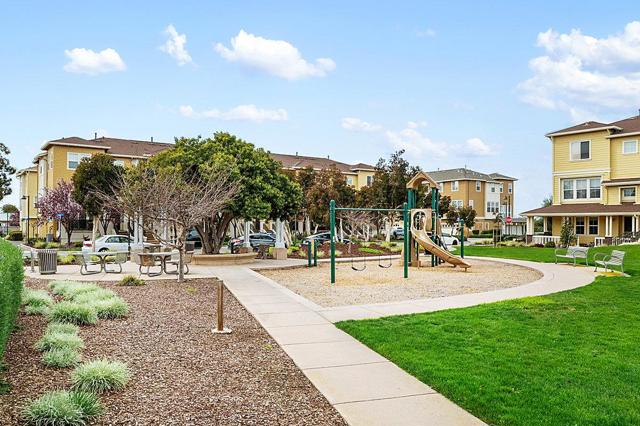 201 Keech Drive,  CA: https://media.crmls.org/mediaz/559d72db-1419-4e45-8548-e0ad673a6867.jpg