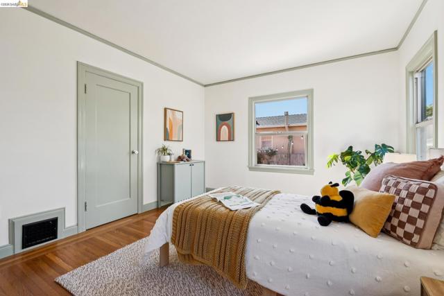 1136 Marin Ave, Albany CA: https://media.crmls.org/mediaz/559dca3a-dad7-4fa5-a170-fec23ec9a77a.jpg