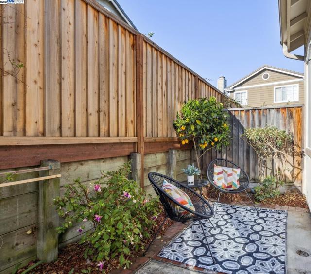15 Mcdonnel Rd, Alameda CA: https://media.crmls.org/mediaz/559e0e30-a3e9-4cf1-aac0-61fa1f81159c.jpg