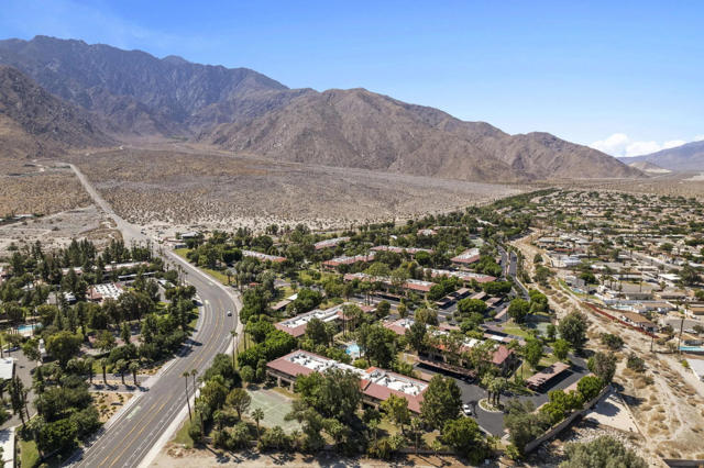 575 N Villa Court, Palm Springs CA: https://media.crmls.org/mediaz/559f0821-4f54-457e-b71d-709fff53aeb3.jpg