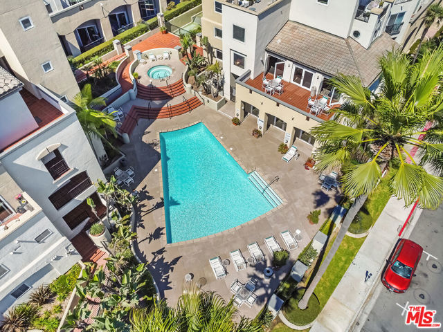 200 Pacific Coast Highway, Huntington Beach CA: https://media.crmls.org/mediaz/559f1ddc-f1b0-4ef3-930f-94ebb5bdad51.jpg