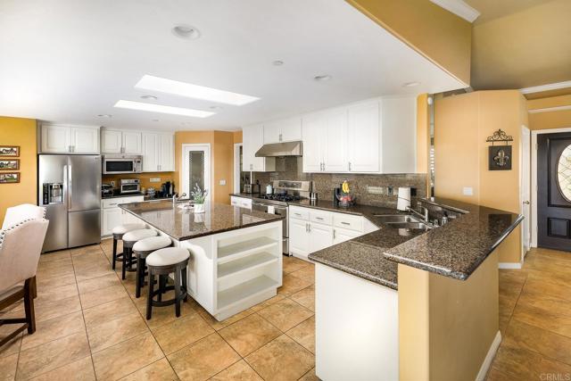 Detail Gallery Image 10 of 43 For 13861 Nicoles Vista, Valley Center,  CA 92082 - 3 Beds | 3 Baths