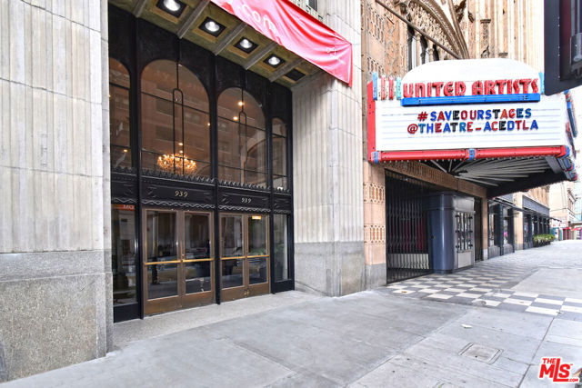939 S Broadway, Los Angeles CA: https://media.crmls.org/mediaz/55a07d91-27d6-45b4-a737-dd136444e5f5.jpg