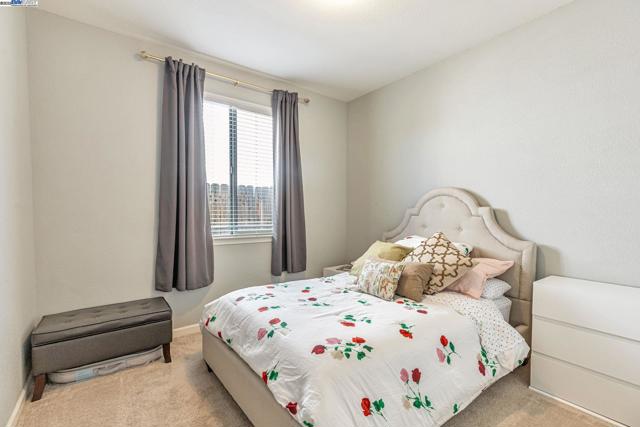 9315 Wild Lilac Cir, Sacramento CA: https://media.crmls.org/mediaz/55a0e499-1bcc-44db-bca3-9fdcbdafefe5.jpg