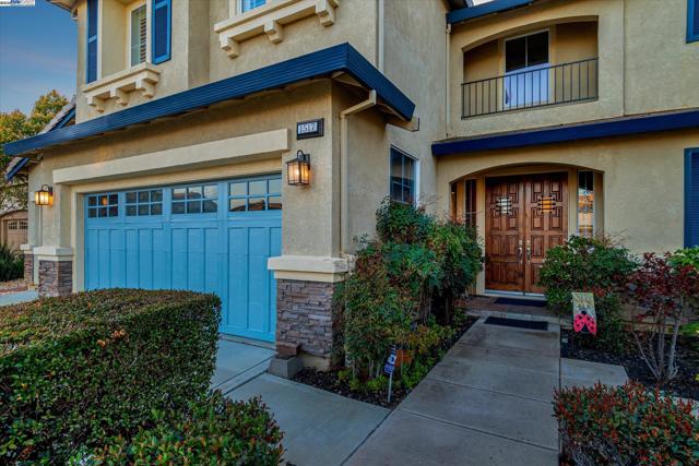 1517 Rampart Way, Brentwood CA: https://media.crmls.org/mediaz/55a10324-9e4e-48d2-a08b-5d966da20bcc.jpg
