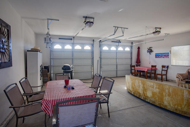 1224 Red Sea Avenue, Thermal CA: https://media.crmls.org/mediaz/55a111f9-b4eb-4d81-bb9d-889ad9752411.jpg