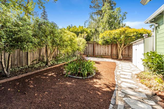 928 Peggy Lane, Menlo Park CA: https://media.crmls.org/mediaz/55a1ed77-48ea-4110-a05a-bde65e4d455d.jpg