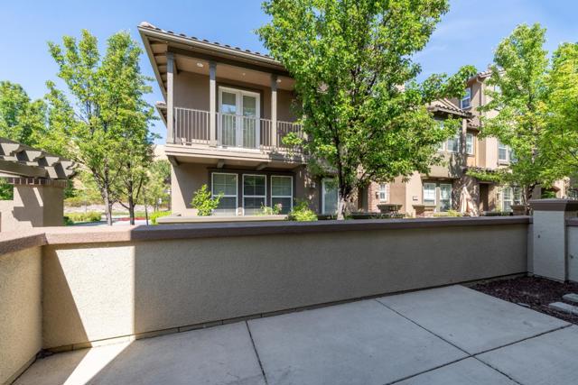 5300 Fioli Loop, San Ramon CA: https://media.crmls.org/mediaz/55a207b4-cd83-4c8c-ac71-b084c24e4bae.jpg