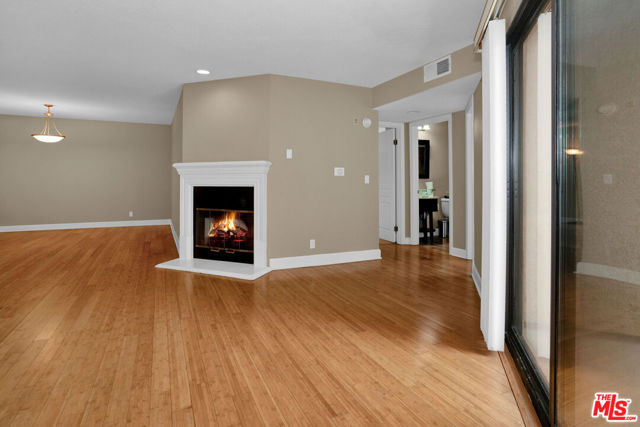 1633 S Bentley Avenue, West Los Angeles CA: https://media.crmls.org/mediaz/55a20f2e-0eb9-47e0-bc83-14ff715927c4.jpg