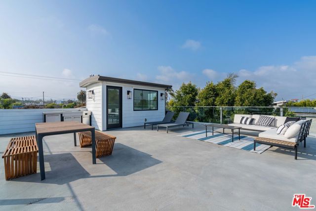 736 Sunset Avenue, Venice, California 90291, 4 Bedrooms Bedrooms, ,5 BathroomsBathrooms,Single Family Residence,For Sale,Sunset,24395461
