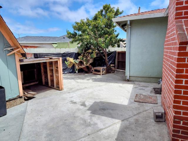 230 Paloma Avenue, Salinas CA: https://media.crmls.org/mediaz/55a2c2f8-0ad1-4e97-b8b9-ab324726c2ea.jpg