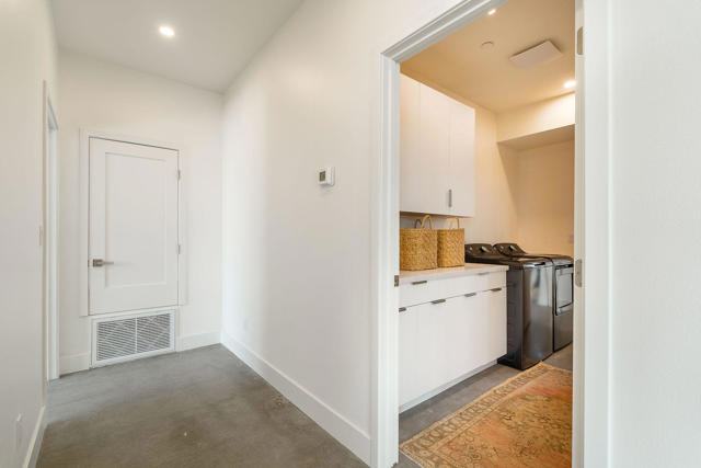 361 W Sunview Avenue, Palm Springs CA: https://media.crmls.org/mediaz/55a3679b-e5dc-4286-8028-854d1e47b7b6.jpg