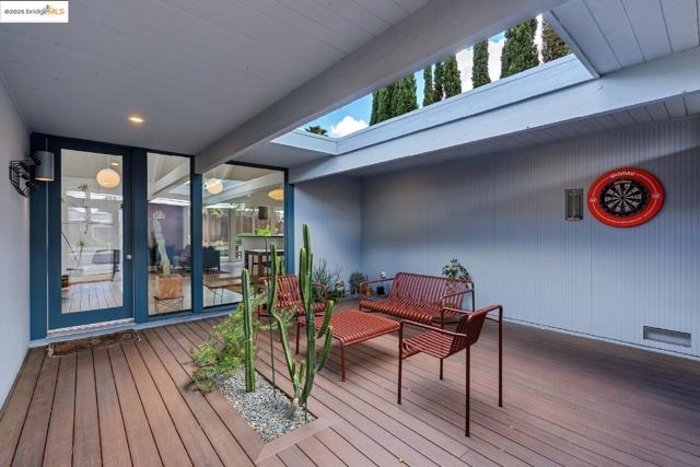 4003 Santa Fe CT, Concord CA: https://media.crmls.org/mediaz/55a498ff-9165-4b39-b434-98da4e83654f.jpg