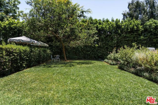 322 Lorraine Boulevard, Los Angeles CA: https://media.crmls.org/mediaz/55a4996a-ff9c-40b0-b463-1cd766a0f485.jpg