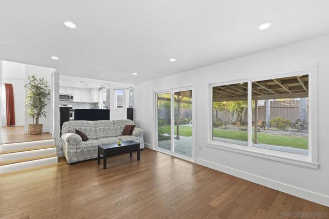 10985 Sunny Meadow St, San Diego CA: https://media.crmls.org/mediaz/55a4d149-9148-49ab-ae8c-e3a2cedb88e2.jpg