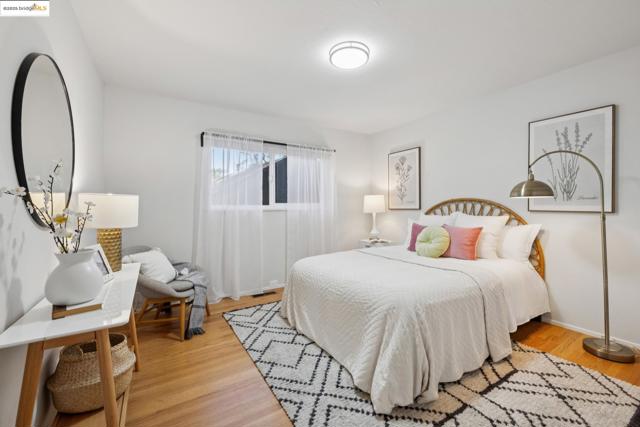 5920 Ascot Dr, Oakland CA: https://media.crmls.org/mediaz/55a530fa-ee3d-4d89-b4ae-4dfa2057727c.jpg