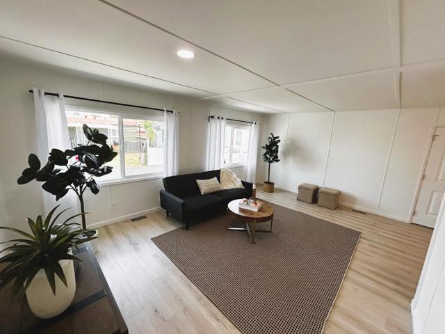 8282 Murray Avenue, Gilroy CA: https://media.crmls.org/mediaz/55a53810-d934-4e35-93f1-0f2c7c16c6d7.jpg