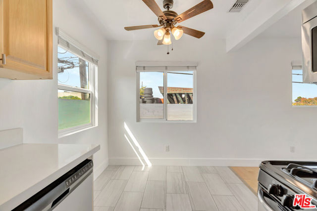 119 Paloma Avenue, Venice CA: https://media.crmls.org/mediaz/55a5b290-58f2-4016-85f5-2df945d3c4b0.jpg