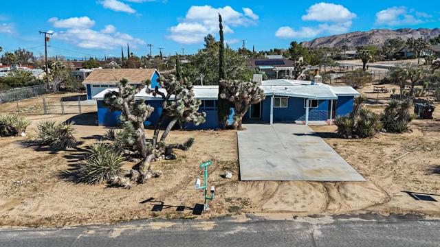 7517 Alaba Avenue, Yucca Valley CA: https://media.crmls.org/mediaz/55a5ce22-2156-411c-abfd-f33b489d1430.jpg