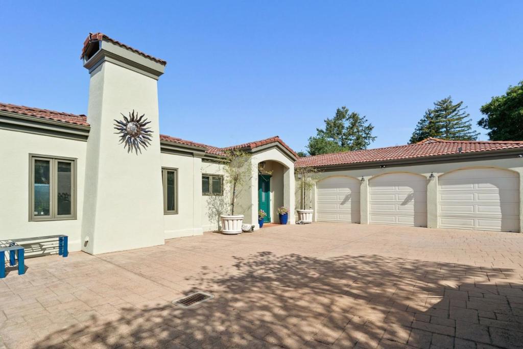 17 Kite Hill Road