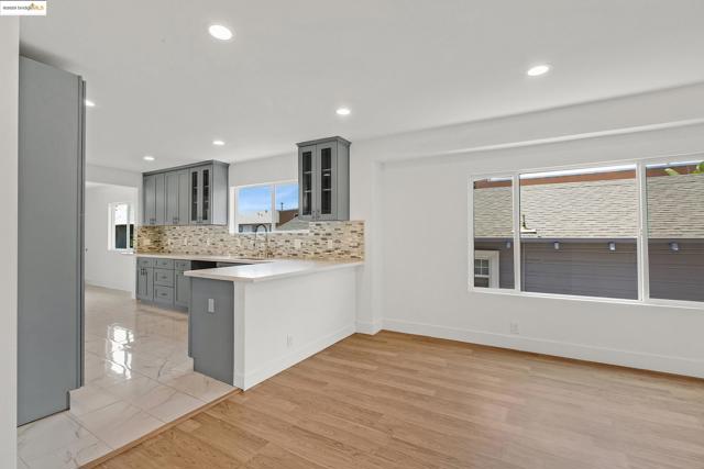 2906 Adeline St, Oakland CA: https://media.crmls.org/mediaz/55a66067-068e-40e4-90b0-4fd8d62fa3c0.jpg