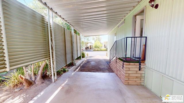 18555 Roberts Road, Desert Hot Springs CA: https://media.crmls.org/mediaz/55a70451-46fe-43f5-9045-2d4734ba4cd4.jpg