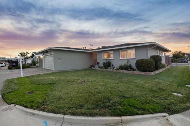 1371 Claudia Avenue, San Mateo CA: https://media.crmls.org/mediaz/55a72737-2bc7-4ae8-be45-cea85cd287b3.jpg