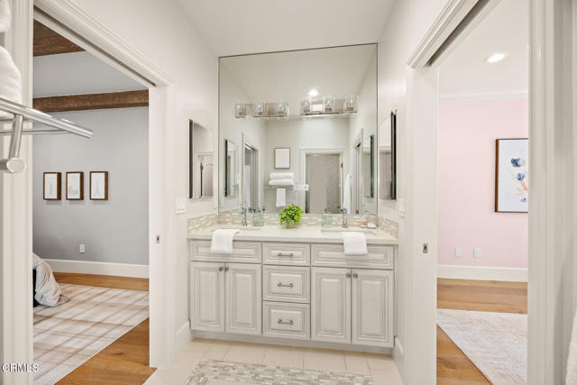 5008 La Canada Boulevard, La Canada Flintridge CA: https://media.crmls.org/mediaz/55a74898-8504-4fb3-84bf-7201174fe222.jpg