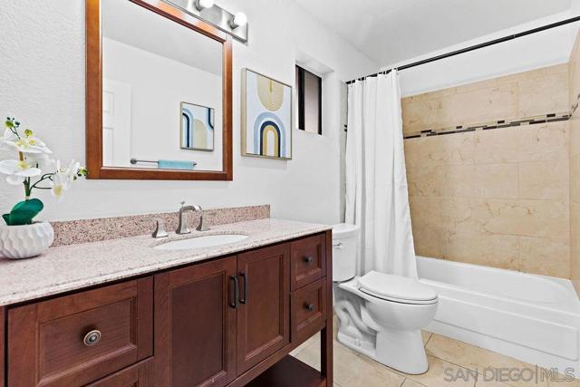 2157 Arnold Way, Alpine CA: https://media.crmls.org/mediaz/55a75d55-3098-4cb1-bec5-de348314124a.jpg